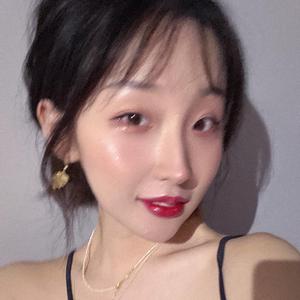 12岁女生穿口球脚铐脚锁进笼子
