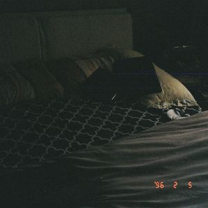 12岁女生穿口球脚铐脚锁进笼子
